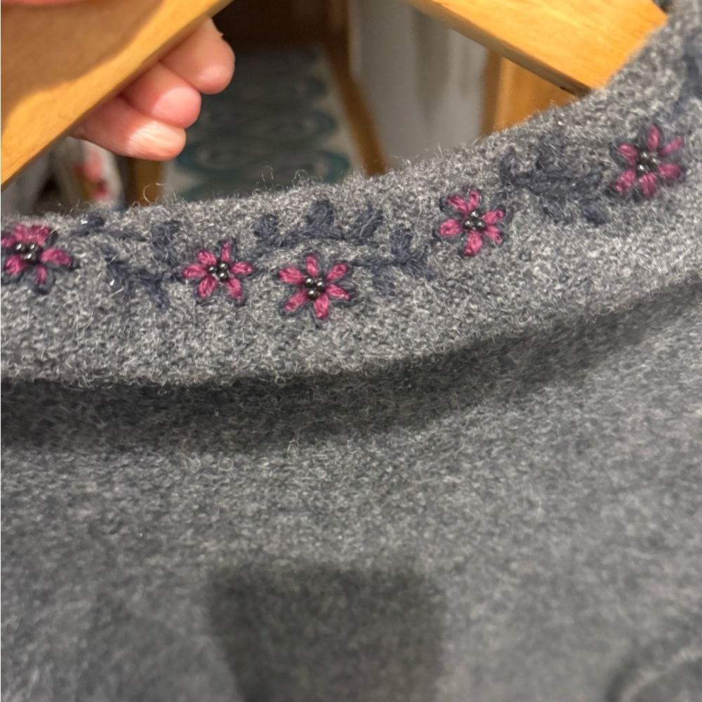 100% wool sweaterer in grey EUC with hand stitchesed floral and beaded collar. - Picture 4 of 5